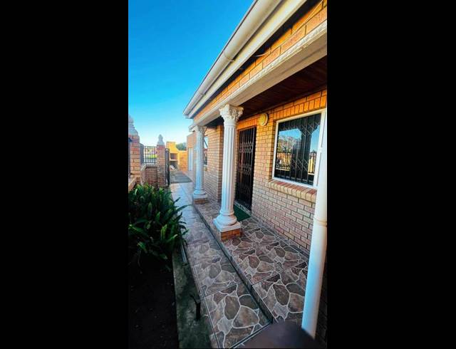 3 BEDROOM HOUSE FOR SALE IN KWAZAKHELE